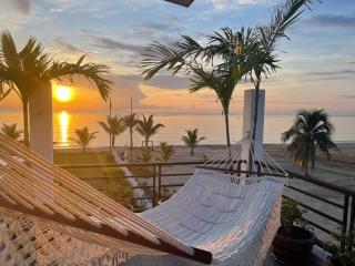 Romantic Beachside Retreat with Breathtaking Views - 9