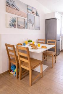 Comfort 14 Stylish City Apartment - 6