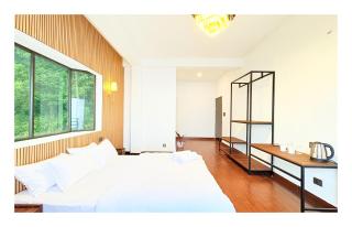 The E-Mili Near The Netaji Museum - 9