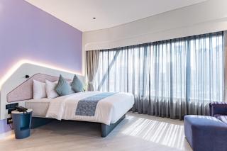 Queensland Hotel Bangkok - 1