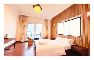 The E-Mili Near The Netaji Museum - 2