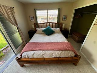 Master Suite with Private Bath 15 min drive to beach - 7