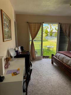 Master Suite with Private Bath 15 min drive to beach - 4