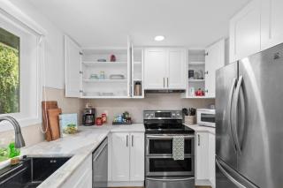 Family-Friendly 4BR Home with AC and Yard Near Airport - 2