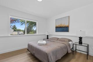 Family-Friendly 4BR Home with AC and Yard Near Airport - 1