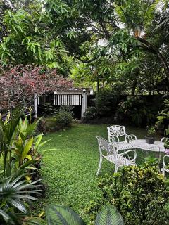 Serene 2BR Vacation Home AC Suburban Sanctuary - 9