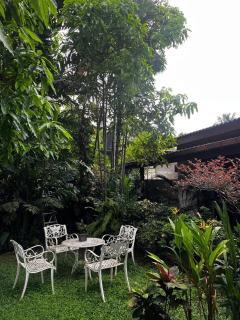 Serene 2BR Vacation Home AC Suburban Sanctuary - 8