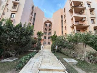 Big apartment in Al Rehab, ac, king bed, wi-fi, free parking - 2