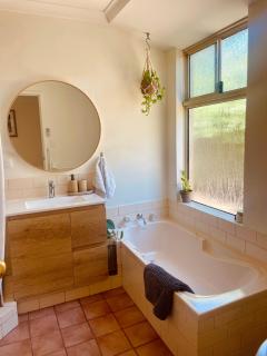 Cosy getaway town corner - 7