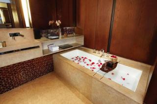 OCT Bay Breeze Hotel - 2