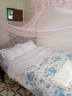 The Lakeside Sand Beach Hotel - 6