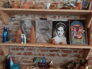 Pennylane Hotel - Aesthetic Rooms with Netflix, garden, pottery studio, artshala near laxman jhula and ganga river - 4