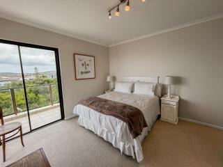 Sanctuary Hideaway - 8