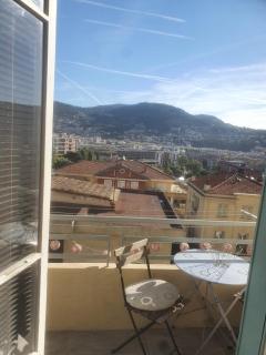 Studio lumineux, cosy & calme avec balcon - 2