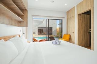 Private 5BR Villa with Pool, Minutes to Palm Beach - 1