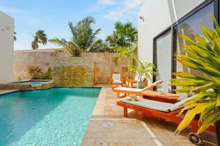 Private 5BR Villa with Pool, Minutes to Palm Beach - 4