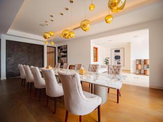 Luxurious 5Bedroom White Estate Villa Private Lake - 7