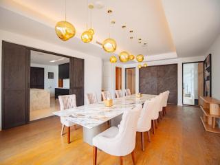 Luxurious 5Bedroom White Estate Villa Private Lake - 6