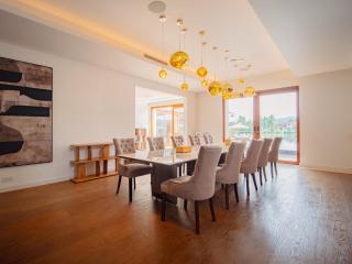 Luxurious 5Bedroom White Estate Villa Private Lake - 5