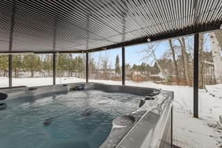 Spa & Lake Access - Cozy Lakeside Getaway - 9