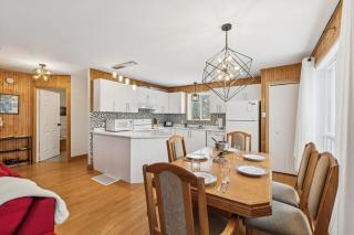 Spa & Lake Access - Cozy Lakeside Getaway - 4