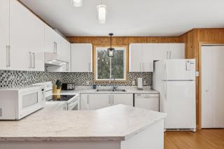 Spa & Lake Access - Cozy Lakeside Getaway - 1