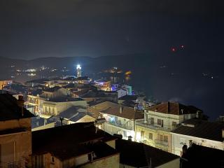 Σοφίτα 40 τμ στο κέντρο της Καστοριάς - 1