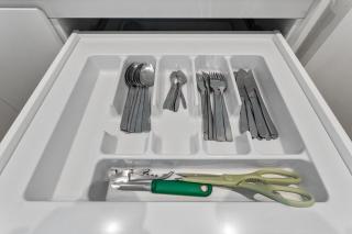 004S ABNB Style 2BR Pool & Gym 5 mins walk to Tram Near Crown - 2