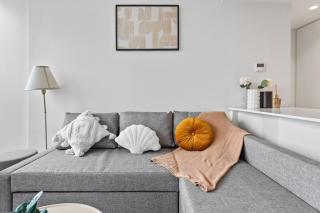 004S ABNB Style 2BR Pool & Gym 5 mins walk to Tram Near Crown - 3