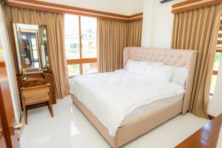 Overlooking Villa in Tagaytay - 8