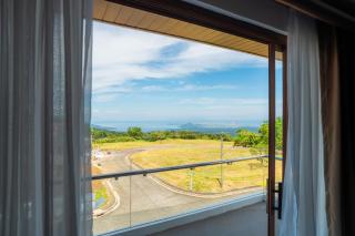 Overlooking Villa in Tagaytay - 5