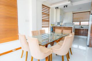 Overlooking Villa in Tagaytay - 4