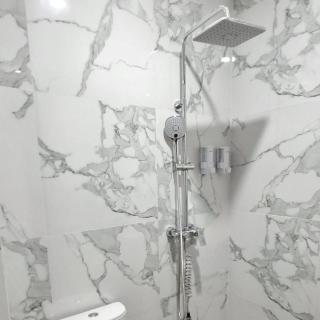 Front One Hotel Mesir Surabaya - 6