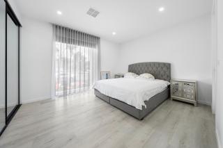 Masterpiece luxury house in heart of Craigieburn - 9