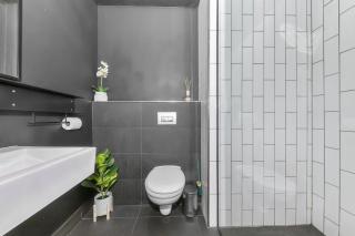 605 WEX1 Designer Studio With Pool and Onsite Parking - 1