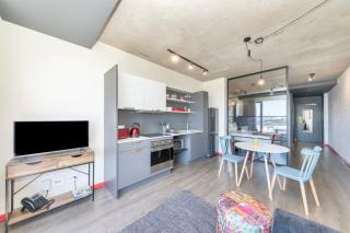 605 WEX1 Designer Studio With Pool and Onsite Parking - 9