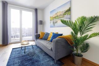 Spacious Group Apartment with Balcony - 9