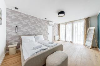 Grand Terrace Jacuzzi Penthouse Rooftop - 5