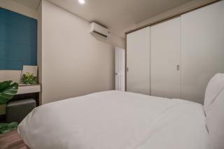 Luxury Riverside Monarchy Apartment - 6