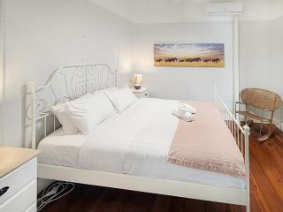 West Avenue Hideaway in Wynnum - 1 Bed and 1 Bath - 9