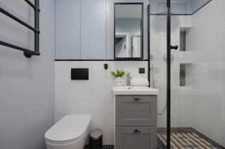 Blue and Orange Apartment with Desk in the Warsaw Center by Noclegi Renters - 5