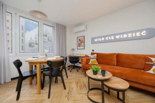 Blue and Orange Apartment with Desk in the Warsaw Center by Noclegi Renters - 7