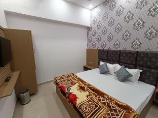 HOTEL UNIQUE KOMFORT - 3 mins walk from golden temple - 2