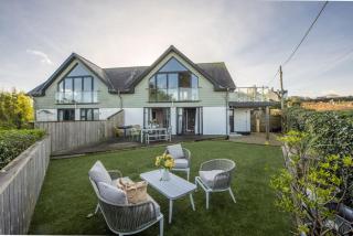 Cloud 10, St Ives - Free WiFi - Free Parking - Pets Welcome - Sea Views - 5