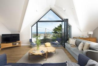 Cloud 10, St Ives - Free WiFi - Free Parking - Pets Welcome - Sea Views - 3