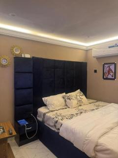 TOPS LOUNGE and suites - 5