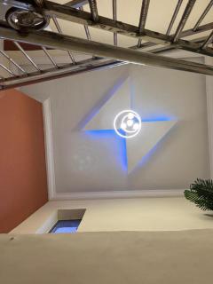 TOPS LOUNGE and suites - 3