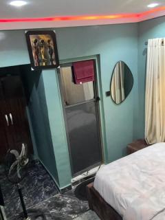 TOPS LOUNGE and suites - 1