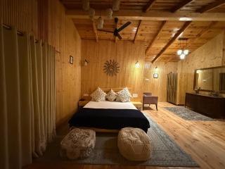 The Hilltop Hideaway - 1