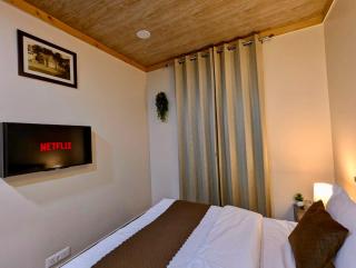 The Mall Ethos - On Mall Road - Kitchen - Sleeps 4 - 8